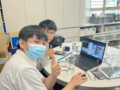 Blockly/Python程式編寫及IoT系統