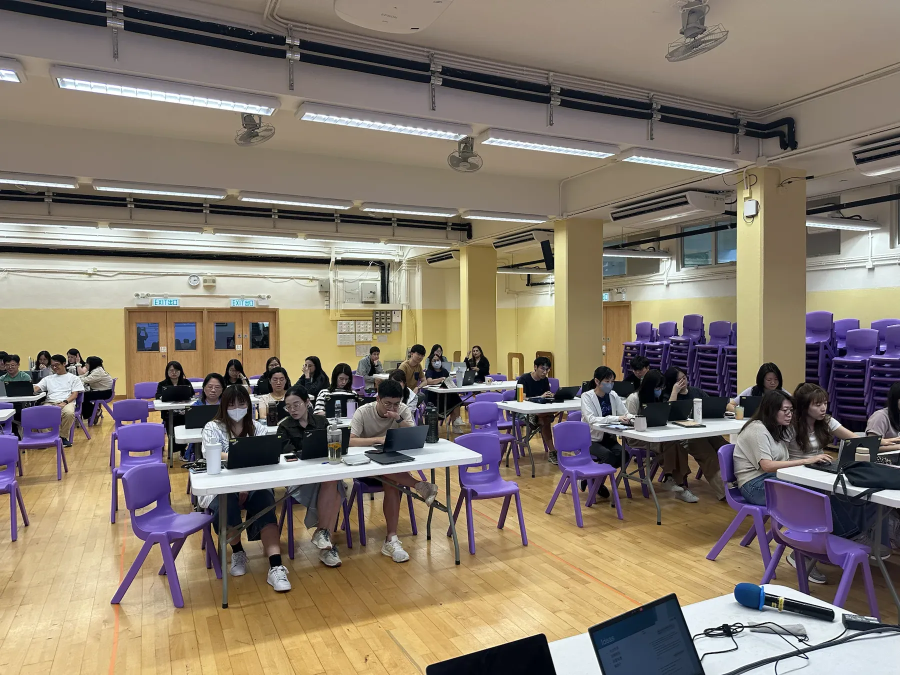 迦密愛禮信小學教師參與到校AI實作培訓