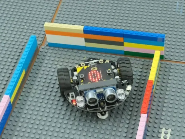 Micro:bit 小車：逃出迷宮