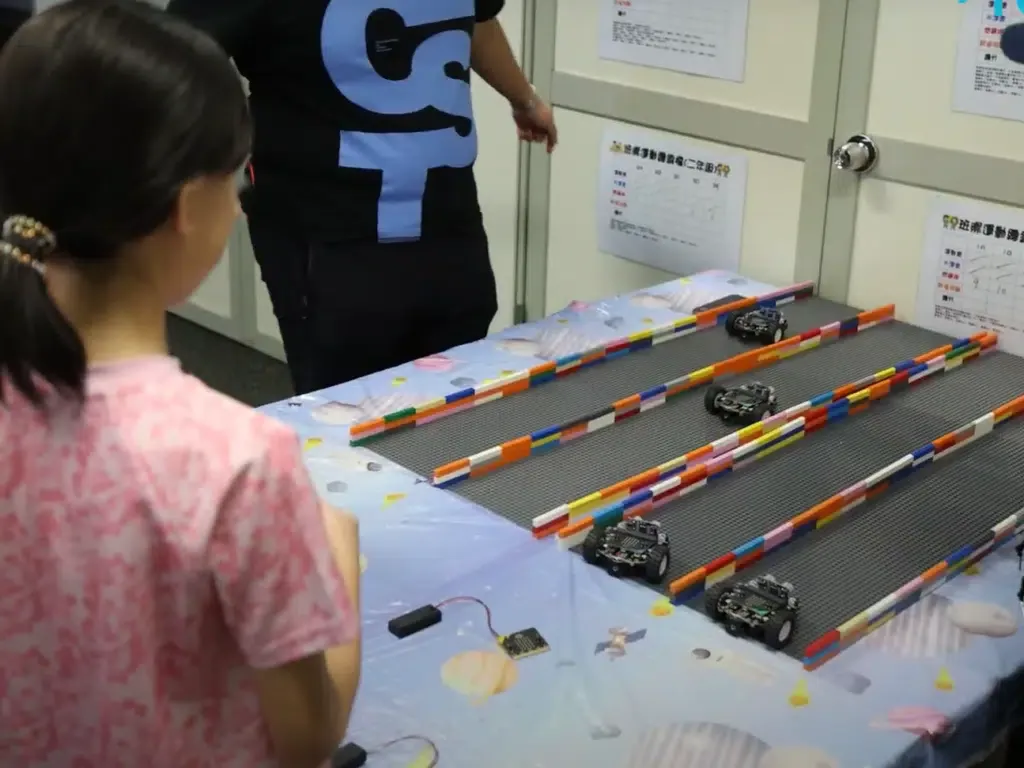Micro:bit遙控車體驗